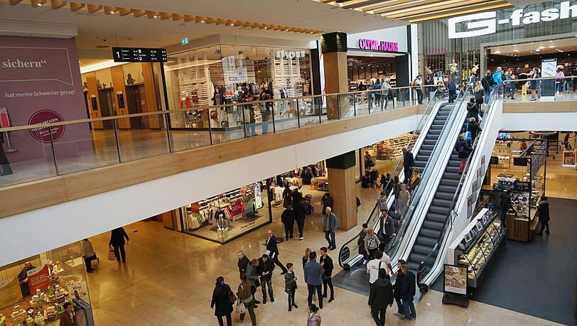 So sieht es im neuen Teil der Riem Arcaden aus. Am Montagmittag ist noch gar nicht so viel los. So sieht es im neuen Teil der Riem Arcaden aus. Am Montagmittag ist noch gar nicht so viel los.