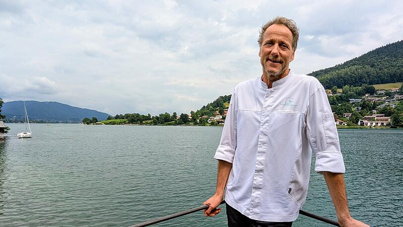 Sternekoch Alois Neuschmid auf der Terrasse seines Bistros und Restaurants Haubentaucher in Rottach-Egern. Sternekoch Alois Neuschmid auf der Terrasse seines Bistros und Restaurants Haubentaucher in Rottach-Egern.
