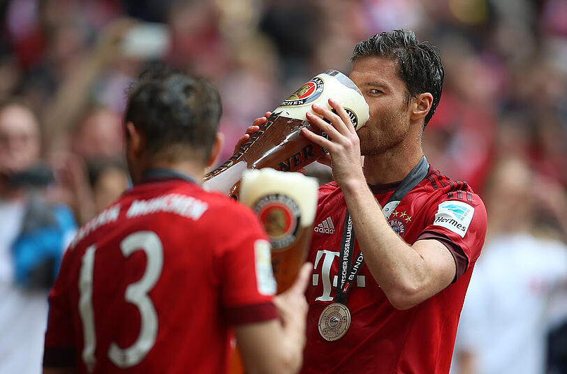 Ebenfalls erstmals beim Weißbier-Ritual des Rekordmeisters dabei: Xabi Alonso.