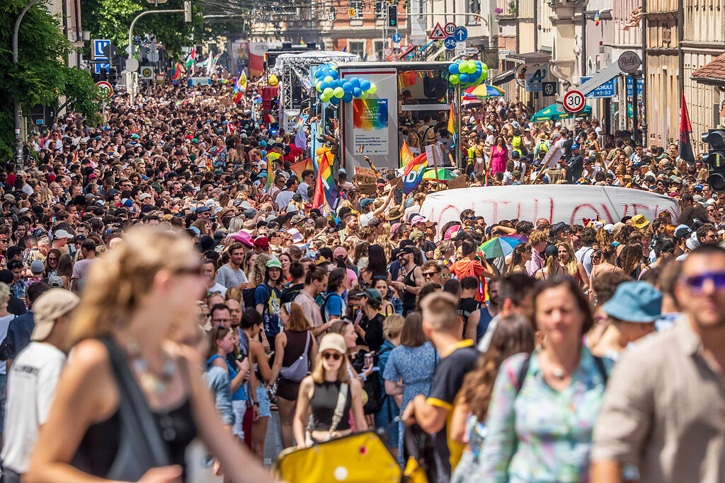 Zwischen Lederhose und Lidschatten: So war der Münchner CSD 2025 ...