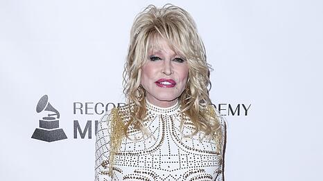 Knapp einen Monat nach dem Tod von Dolly Parton wird der Streit um ihr Erbe &ouml;ffentlich.