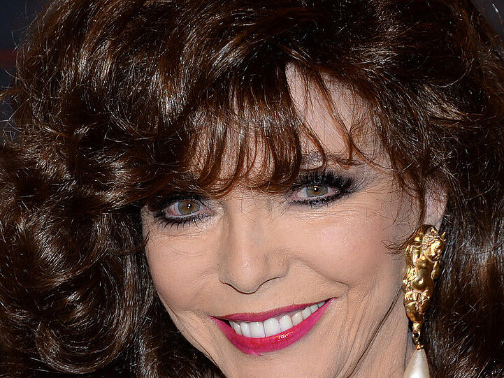 Joan Collins wurde von Prinz Charles geehrt
