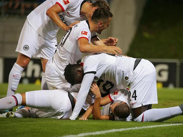 Nach dem 5:0 in Vaduz kann Frankfurt schon für die Playoff-Runde planen.