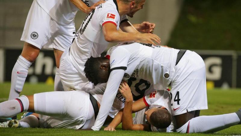 Nach dem 5:0 in Vaduz kann Frankfurt schon für die Playoff-Runde planen. Nach dem 5:0 in Vaduz kann Frankfurt schon für die Playoff-Runde planen.