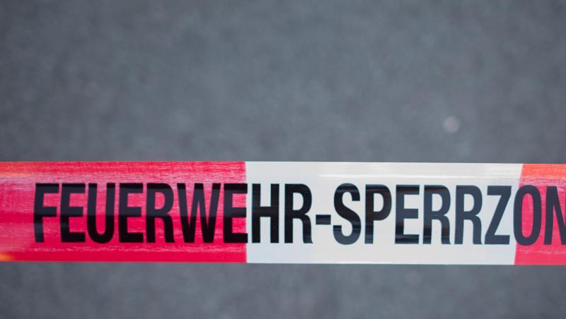 Feuerwehr-Sperrzone. Foto: Daniel Bockwoldt/dpa/Symbolbild Feuerwehr-Sperrzone. Foto: Daniel Bockwoldt/dpa/Symbolbild
