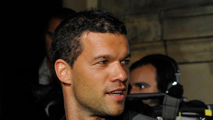 Von 2002 bis 2006 spielte Michael Ballack beim FC Bayern München. Danach wechselte er zu Chelsea. Von 2002 bis 2006 spielte Michael Ballack beim FC Bayern München. Danach wechselte er zu Chelsea.