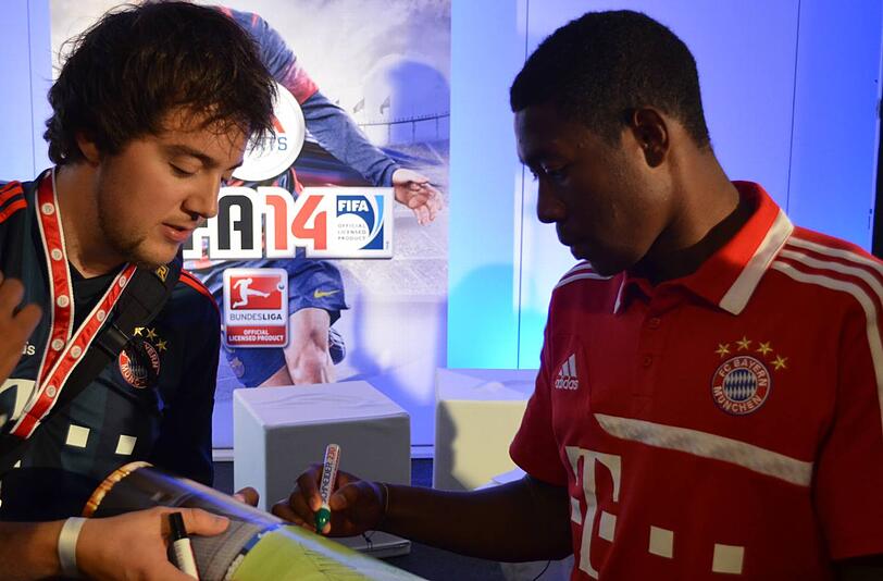 Gab auch ein fleißig Autogramme: Bayern-Star David Alaba.