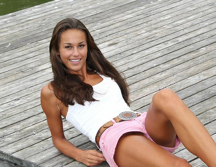 Die schöne Giulia Schmitt wollte ursprünglich Ballett-Tänzerin werden. Jetzt versucht sie ihr Glück mit einer Karriere als Model. Wird sie die Schönste Müncherin werden?
