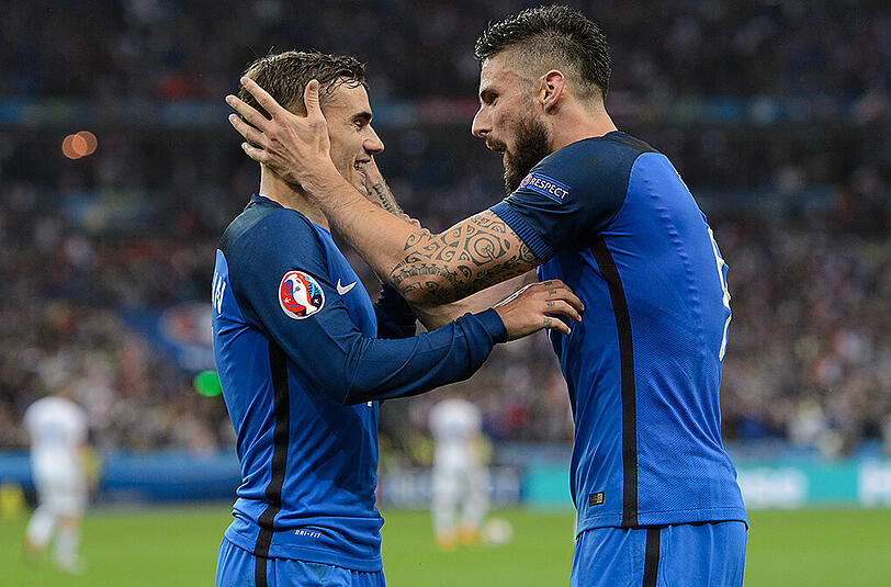 Bejubeln das 3:0 beim 5:2-Sieg gegen Island: Antoine Griezmann (links) und Olivier Giroud.