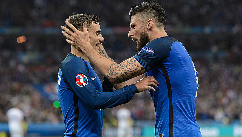 Bejubeln das 3:0 beim 5:2-Sieg gegen Island: Antoine Griezmann (links) und Olivier Giroud. Bejubeln das 3:0 beim 5:2-Sieg gegen Island: Antoine Griezmann (links) und Olivier Giroud.