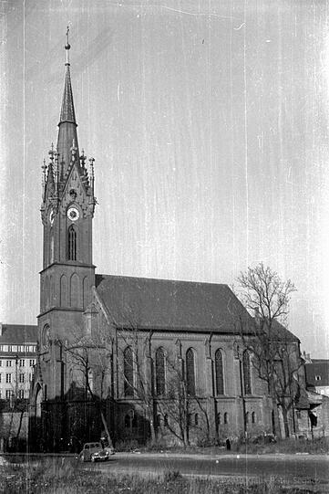 Kennen Sie diese Kirche? Die Markuskirche 1950 &ndash; später wurde der alte Turm leider durch einen neuen ersetzt.