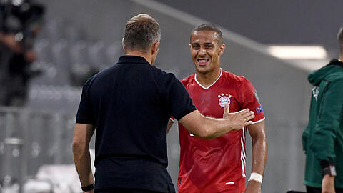 Zeit für Thiago (l.), sich zu verabschieden: Hansi Flick wird seinen Edeltechniker in der kommenden Saison schwer vermissen.
