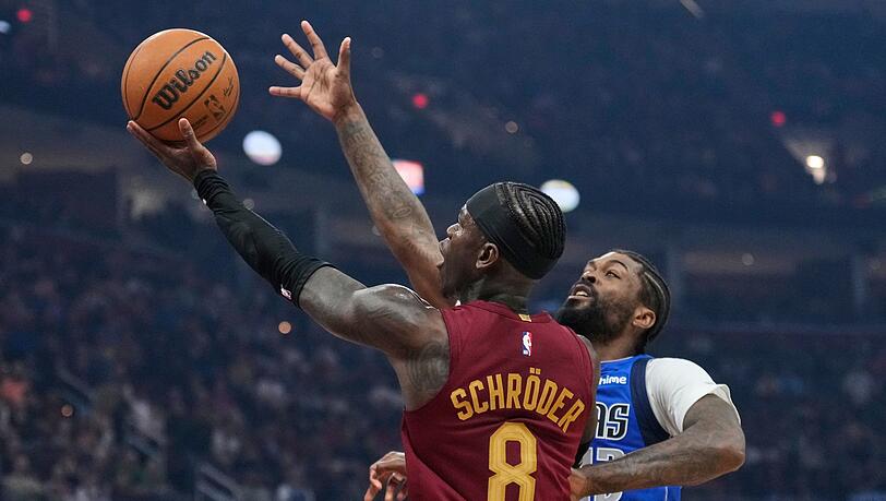 Dennis Schröder musste sich mit Cleveland diesmal Dallas geschlagen geben. Dennis Schröder musste sich mit Cleveland diesmal Dallas geschlagen geben.