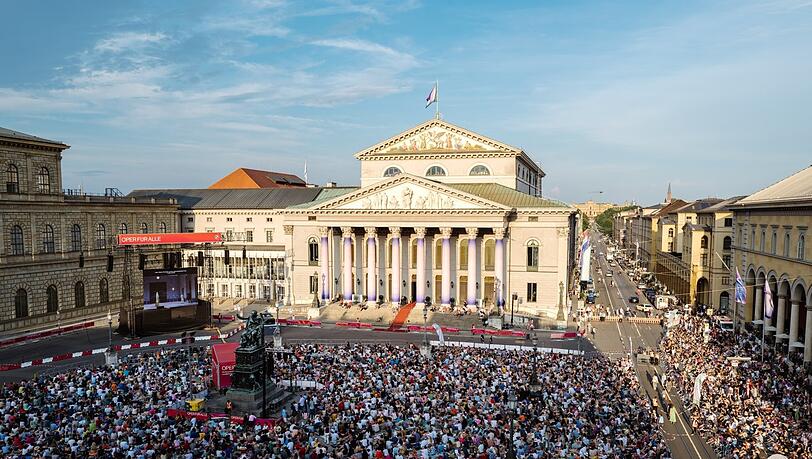 Oper für alle im Sommer 2024 am Max-Joseph-Platz Oper für alle im Sommer 2024 am Max-Joseph-Platz