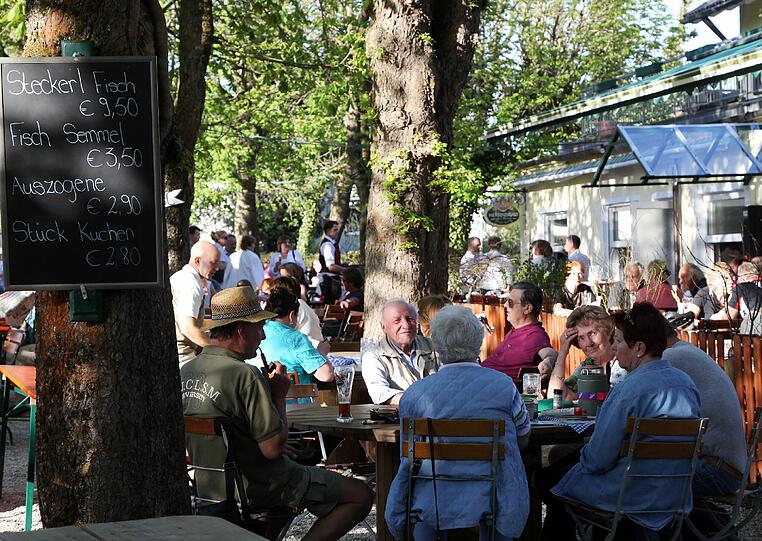 7. Platz: &bdquo;Gesellige Atmosphäre im Herzen des Würmtals&ldquo;: der Biergarten der Kraillinger Brauerei.