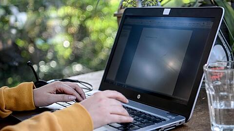 Aktuell arbeitet jeder vierte Berufstätige ausschließlich im Homeoffice, wie eine repräsentative Befragung ergab.