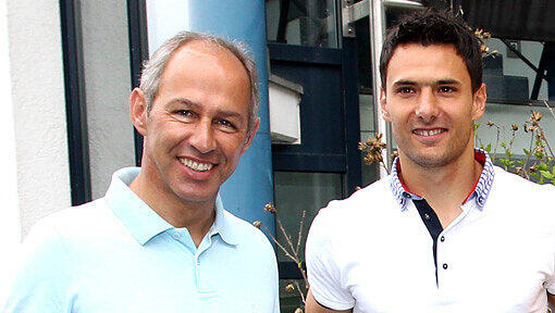 Trainer Reiner Maurer und sein neuer Schützling Grzegorz Wojtkowiak Trainer Reiner Maurer und sein neuer Schützling Grzegorz Wojtkowiak