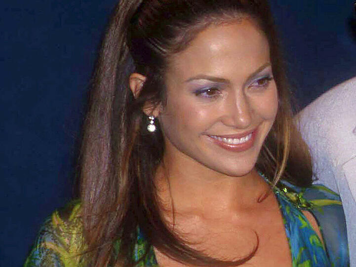 Jennifer Lopez sorgte bei den Grammys im Jahr 2000 mit einem Kleid von Versace für Aufsehen