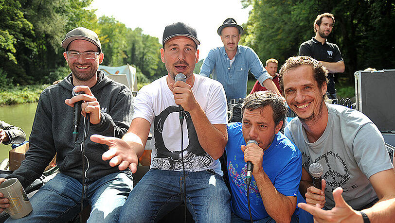 Auf dem Isar-Floß (v.l.): Roger, Sepalot (hinten), Cajus und SchuIsar der Band „Blumentopf“, die sich 2015 auflöste. Auf dem Isar-Floß (v.l.): Roger, Sepalot (hinten), Cajus und SchuIsar der Band „Blumentopf“, die sich 2015 auflöste.