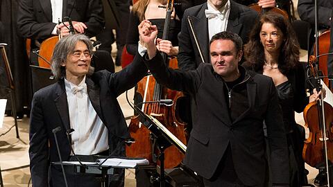 Kent Nagano und der Komponist Jörg Widmann beim Schlussapplaus.