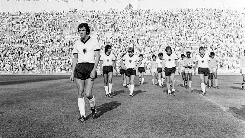 Fünf Olympia-Tore: Hitzfeld (l.) erhält danach ein Angebot des FCB Fünf Olympia-Tore: Hitzfeld (l.) erhält danach ein Angebot des FCB