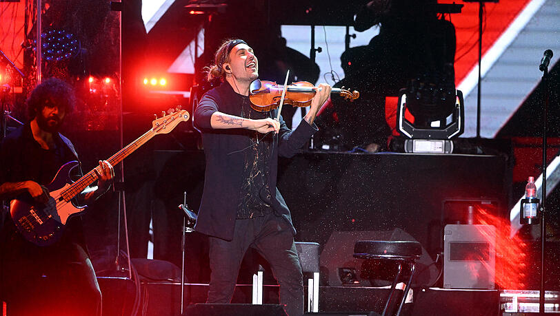 Der Regen kann ihn nicht bremsen: David Garrett auf dem Münchner Königsplatz. Der Regen kann ihn nicht bremsen: David Garrett auf dem Münchner Königsplatz.