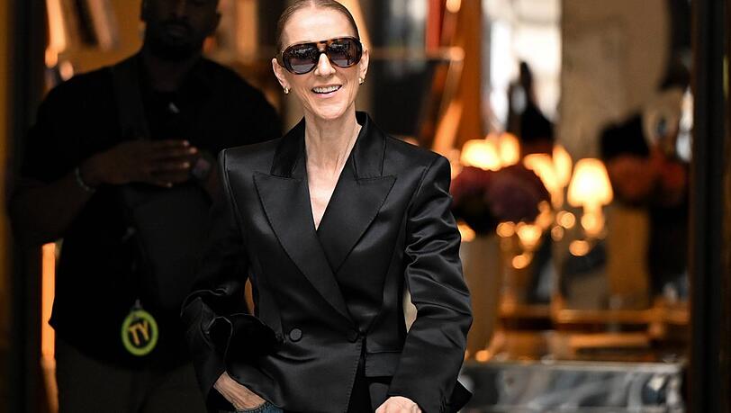 Céline Dion zeigte sich im Vorfeld ihrer Konzerte schon gut gelaunt in der französischen Hauptstadt. Céline Dion zeigte sich im Vorfeld ihrer Konzerte schon gut gelaunt in der französischen Hauptstadt.