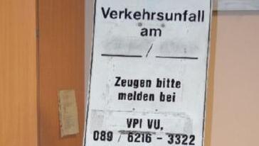 Zeugenaufruf direkt am Unfallort mit speziellen Tafeln: Die Polizei startet einen Feldversuch. Zeugenaufruf direkt am Unfallort mit speziellen Tafeln: Die Polizei startet einen Feldversuch.