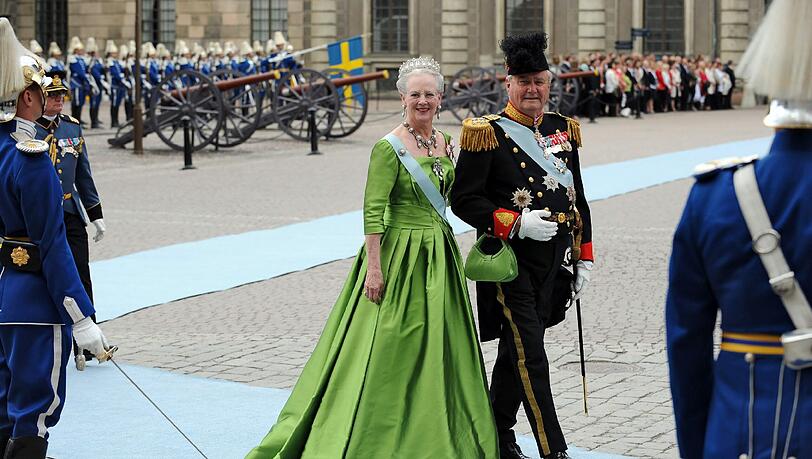 Königin Margrethe und Prinz Henrik von Dänemark bei der Schweden-Hochzeit von Victoria und Daniel im Juni 2010 Königin Margrethe und Prinz Henrik von Dänemark bei der Schweden-Hochzeit von Victoria und Daniel im Juni 2010