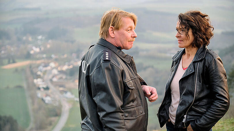 "Tatort: Die Pfalz von oben": Am Tatort treffen Lena Odenthal (Ulrike Folkerts) und Stefan Tries (Ben Becker) aus Zarten wieder aufeinander - es geht um einen neuen Fall, Erinnerungen werden aber auch wach...