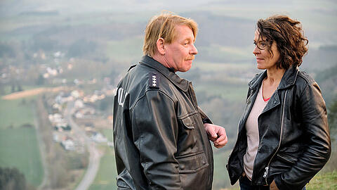 "Tatort: Die Pfalz von oben": Am Tatort treffen Lena Odenthal (Ulrike Folkerts) und Stefan Tries (Ben Becker) aus Zarten wieder aufeinander - es geht um einen neuen Fall, Erinnerungen werden aber auch wach...