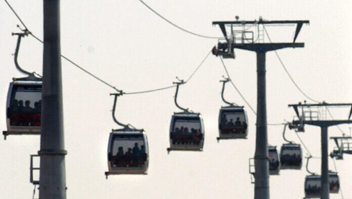 Am Mittwoch wird eine Machbarkeitsstudie für eine Seilbahn-Trasse am Frankfurter Ring in Auftrag gegeben. Am Mittwoch wird eine Machbarkeitsstudie für eine Seilbahn-Trasse am Frankfurter Ring in Auftrag gegeben.