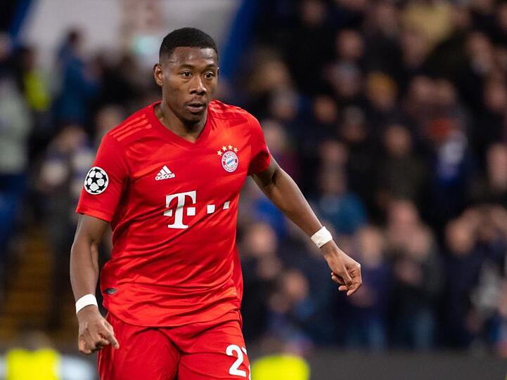 David Alaba von München spielt den Ball. Foto: Sven Hoppe/dpa/Archivbild