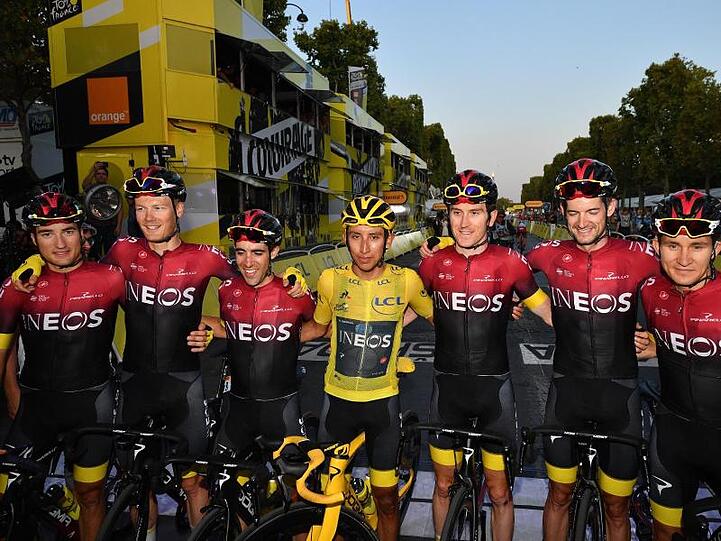 Sieger Bernal mit seinem Team.