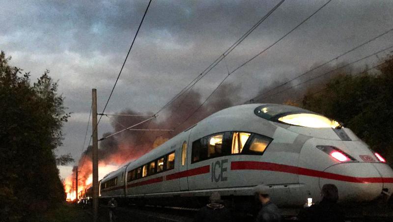 Der Brand in diesem ICE hatte in der Nähe von Montabaur die Schnellstrecke Frankfurt-Köln schwer beschädigt. Der Brand in diesem ICE hatte in der Nähe von Montabaur die Schnellstrecke Frankfurt-Köln schwer beschädigt.