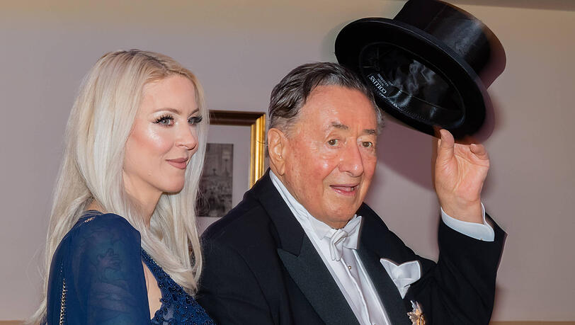 Simone "Bienchen" Reiländer heiratete Richard Lugner im Juni 2024. Nur wenige Wochen später wurde sie zur Witwe. Simone "Bienchen" Reiländer heiratete Richard Lugner im Juni 2024. Nur wenige Wochen später wurde sie zur Witwe.