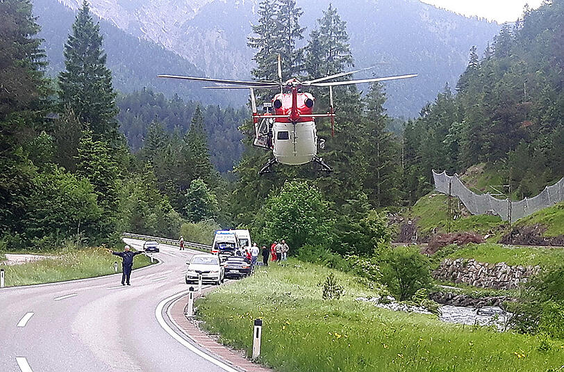 Die 19-Jährige überschlug sich und landete im Bach.