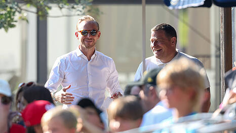 Bayerns Experte f&uuml;r den asiatischen Raum: Marketing-Vorstand Rouven Kasper (l.), hier mit Sportvorstand Max Eberl.