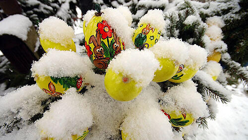 Weiße Ostern - das macht das Eiersuchen im Freien wenig Freude. Weiße Ostern - das macht das Eiersuchen im Freien wenig Freude.