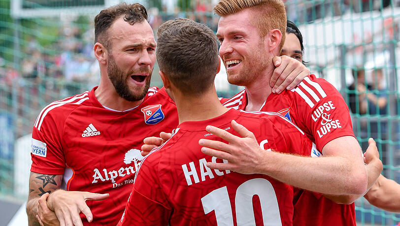Die SpVgg Unterhaching feiert einen Kantersieg gegen den FC Illertissen.