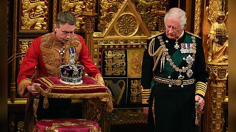 König Charles III. wird in der Westminster Abbey gekrönt.