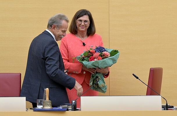 Paul Knoblach, tierschutzpolitischer Sprecher der Grünen, hier mit Ilse Aigner im bayerischen Landtag.