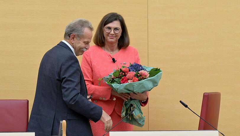 Paul Knoblach, tierschutzpolitischer Sprecher der Grünen, hier mit Ilse Aigner im bayerischen Landtag. Paul Knoblach, tierschutzpolitischer Sprecher der Grünen, hier mit Ilse Aigner im bayerischen Landtag.