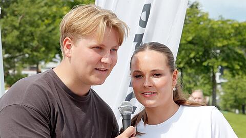 Prinz Sverre und Prinzessin Ingrid Alexandra zeigten auch am Mikrofon, dass sie ein eingespieltes Geschwisterteam sind.