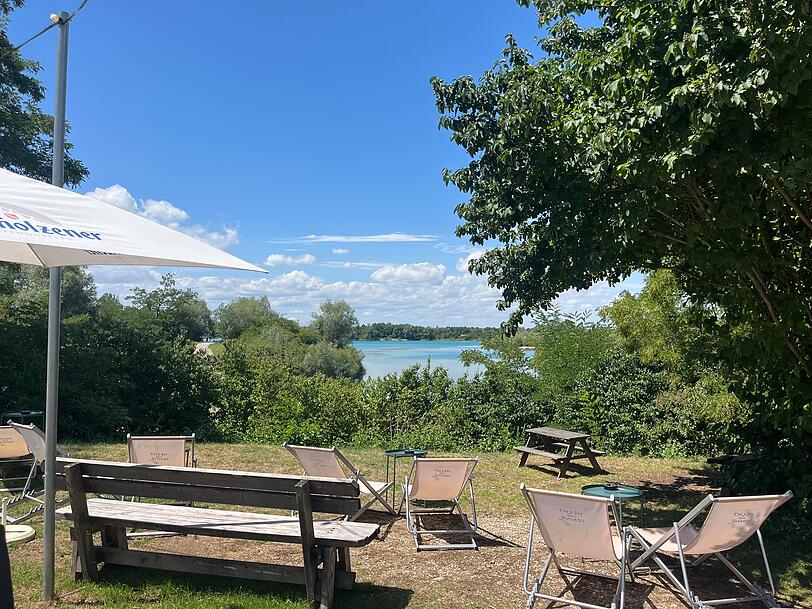 Direkt am See.