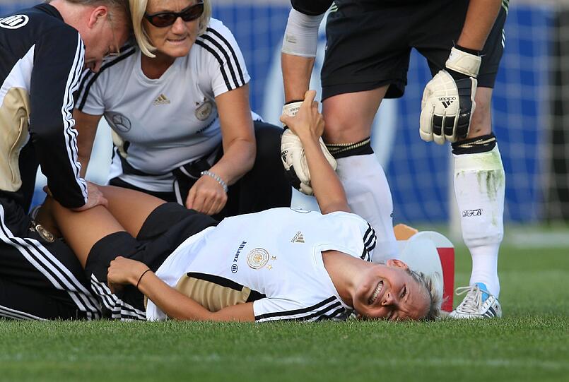 Tränen des Schmerzes: Julia Simic vom FC Bayern verletzt sich beim Training mit dem Nationalteam schwer.
