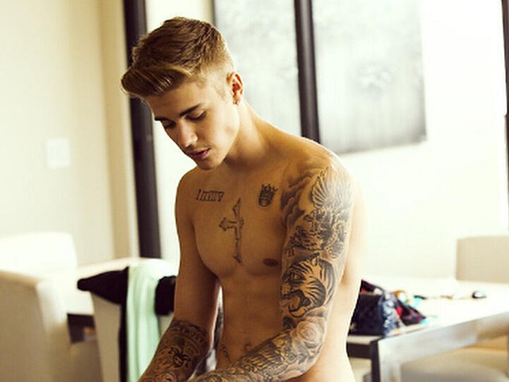 Seinen Glauben zeigt Justin Bieber auch durch sein Kreuz-Tattoo auf der Brust