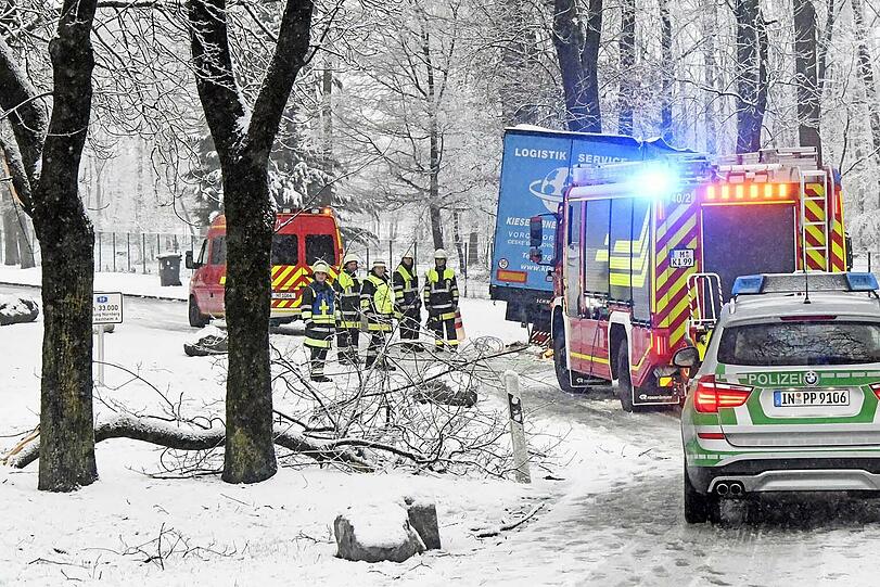 Die Leitplanke hatte den Mercedes in die Luft katapultier.