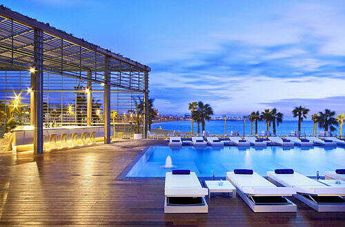Barcelona: Pool des Hotels W Barcelona
