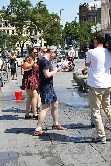 Wasserschlacht am Stachus. Die Bilder.
